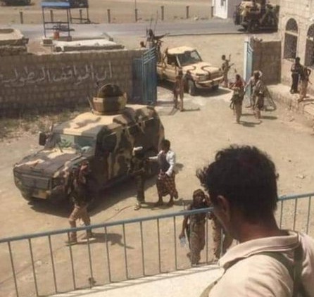 القوات الحكومية تنسحب من ميناء سقطرى بسبب تجاوزات "الانتقالي"
