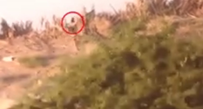 بالفيديو...مصرع 3 قناصة حوثيين بنيران المشتركة جنوب الحديدة