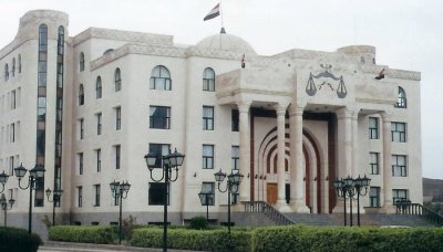 النائب العام الحوثي يهدد بالاستقالة عقب اقتحام مقر النيابة بعشرات الأطقم المسلحة