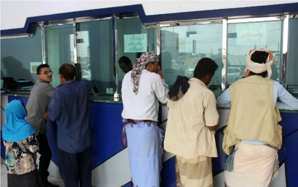 الدولار يقترب من 900 وفارق الصرف يتوسع بين عدن وصنعاء أسعار الصرف مساء السبت