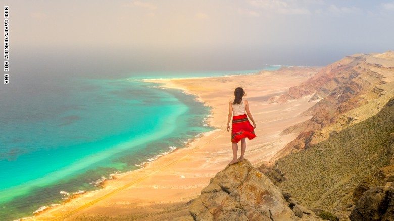نجمة "يوتيوب" عالمية تعزل نفسها في جزيرة سقطرى (صور)