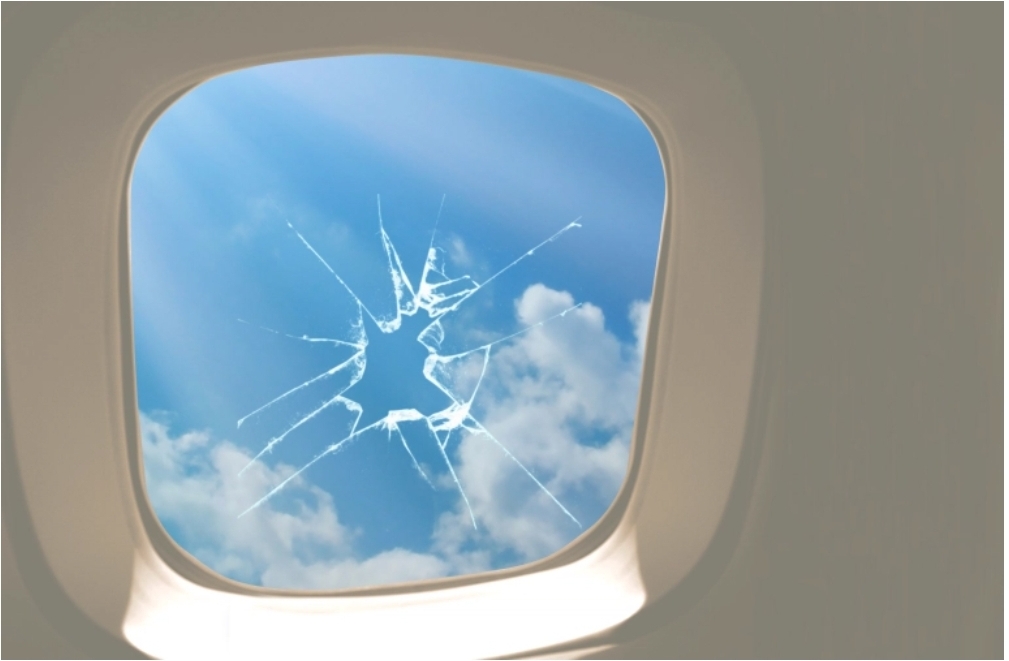 نادرة الحدوث ولكن.. ماذا يحدث إذا كُسرت نافذة الطائرة أثناء الرحلة؟