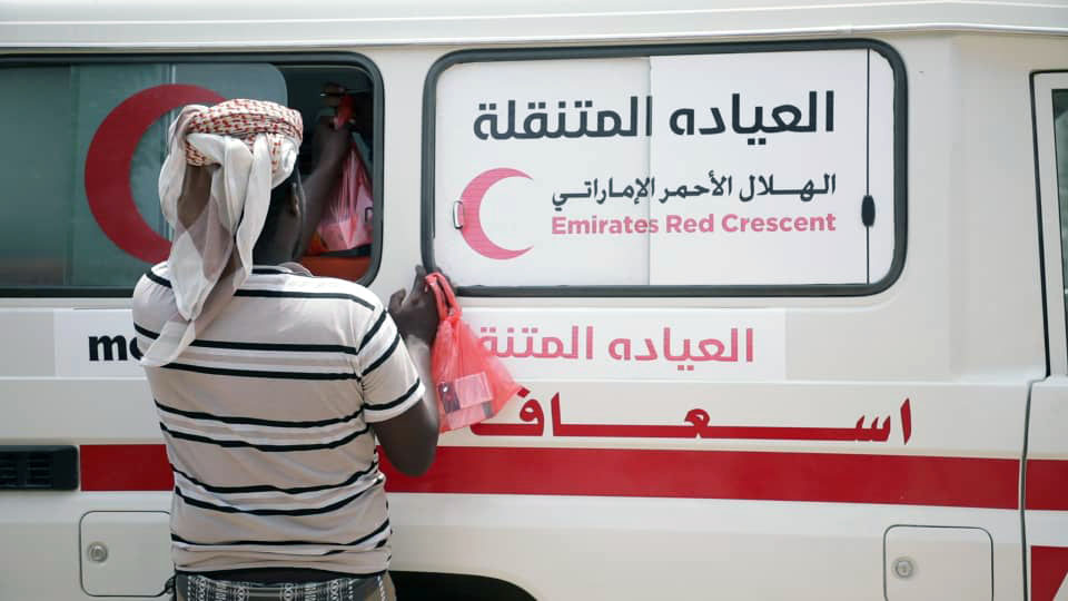 الامارات تواصل مداواة أهالي حضرموت بـ"عيادة مجانية متنقلة"