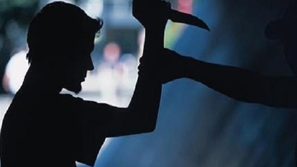 شاب في سنحان يسدد عدة طعنات لوالدته حتى فارقت الحياة