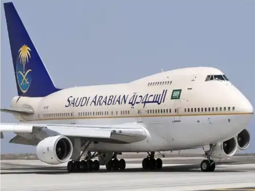 شاهد... السعودية تفرض شروطًا جديدة لسفر المقيمين إلى المملكة