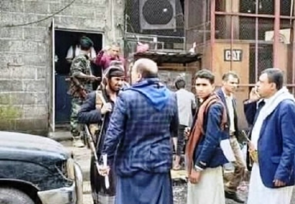 قيادي حوثي يقتحم محطة كهرباء ويختطف موظفيها بعد رفضهم دفع جبايات مالية