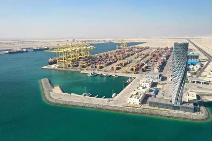 مستشار محافظ شبوة يتهم وزير النقل المحسوب على الانتقالي بعرقلة دخول السفن لميناء "قنا" الجديد