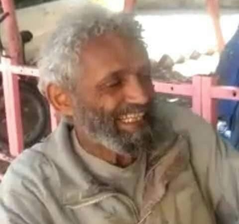 شردت أسرته وظل يردد أنا لست متسولاً.. وفاة معلم يمني بعد سنوات من انتظار راتبه في صنعاء