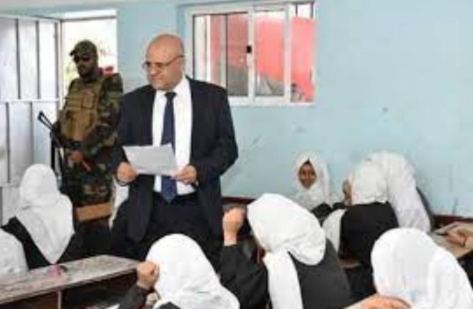 شمسان يدشن الامتحانات النهائية في مدارس تعز