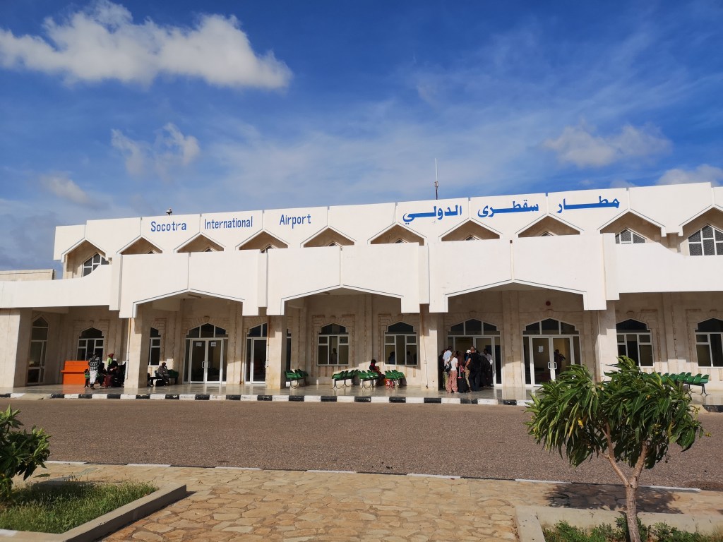 مشايخ سقطرى يطالبون بإنهاء تمرد وحدات عسكرية