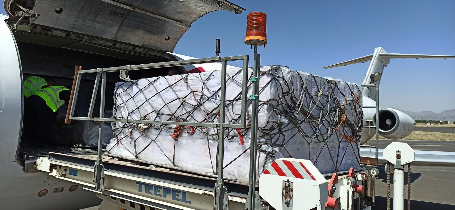 19.5 طن من اللقاحات تصل إلى مطار صنعاء 