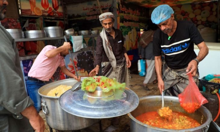 أشهر أصناف الطعام تغيب عن موائد رمضان في اليمن