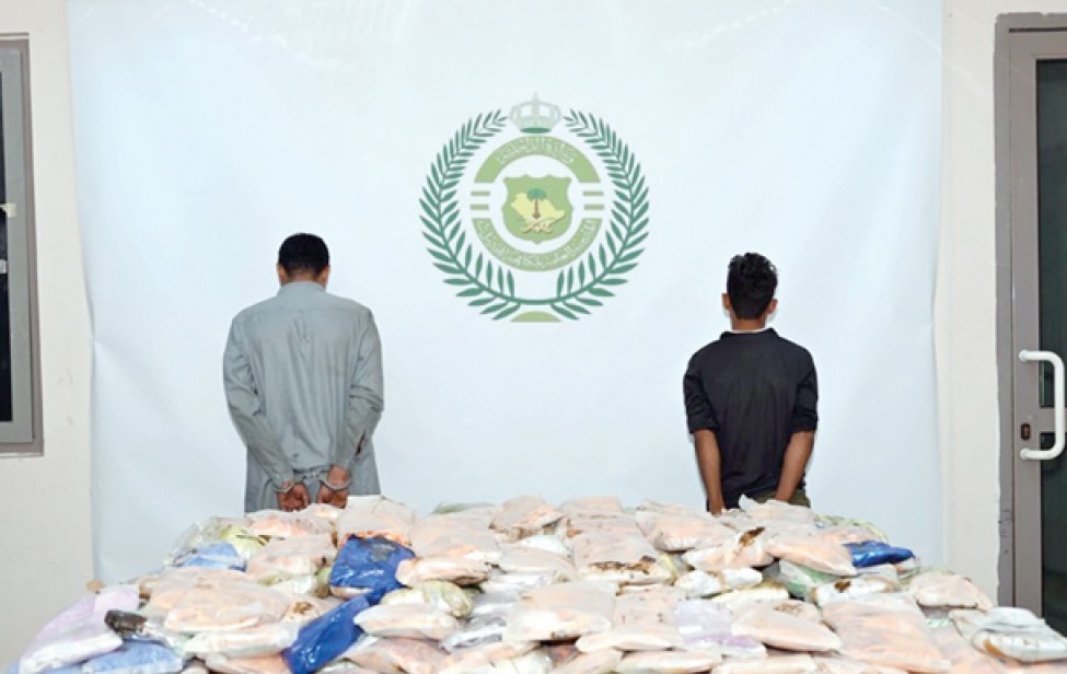 السعودية تضبط يمنييْن خبئا الحشيش المخدر داخل إطارات شاحنة - (صور)