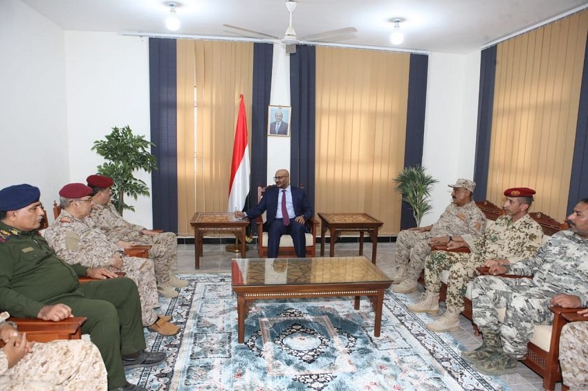 الرئاسي اليمني يوجه برفع الجاهزية العسكرية تحسباً لكل الاحتمالات