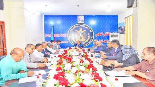 الانتقالي يطالب التحالف بالضغط على الحكومة لتنفيذ اتفاق الرياض