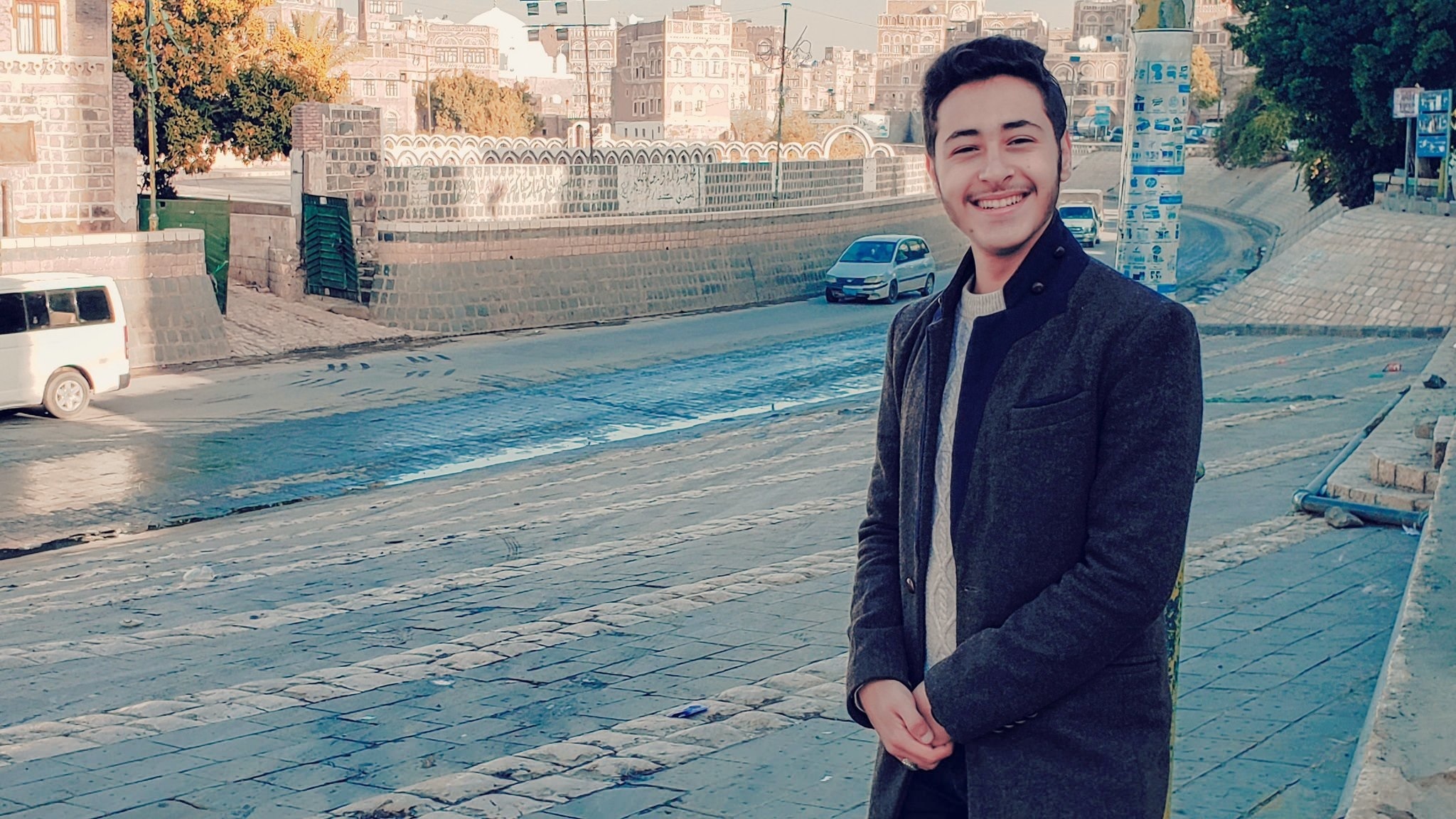 فنان يمني يغادر صنعاء نهائياً بعد تعرضه لمحاولة إغتيال ويوجه رسالة مؤثرة