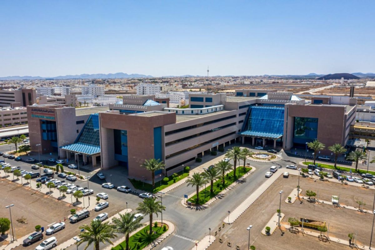 مستشفى سعودي يهنئ اليمنيين بعيد الوحدة بطريقة لافته 