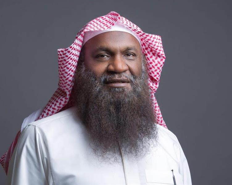 "تعرف عايض".. الداعية السعودي عادل الكلباني يفاجئ متابعيه بتغريدة غامضة
