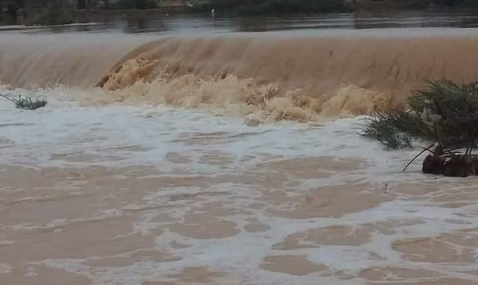 العثور على 4 نساء وطفل جرفتهم السيول شرق اليمن