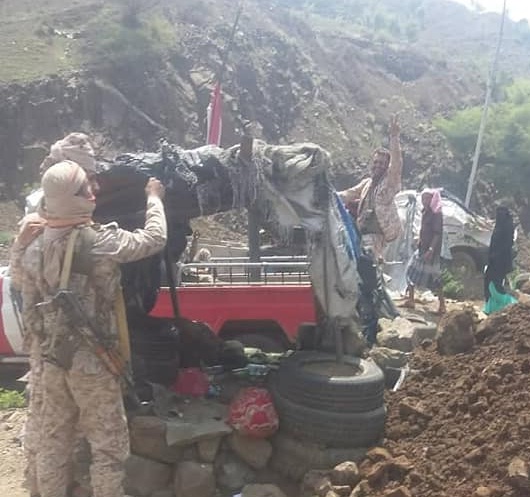 قائد محور تعز يتفقد عملية تأمين خط النشمة والبيرين