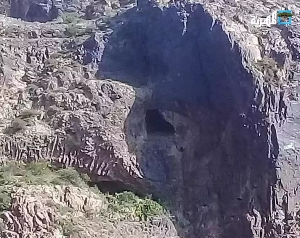 العثور على مقبرة جماعية في جرف صخري وسط اليمن