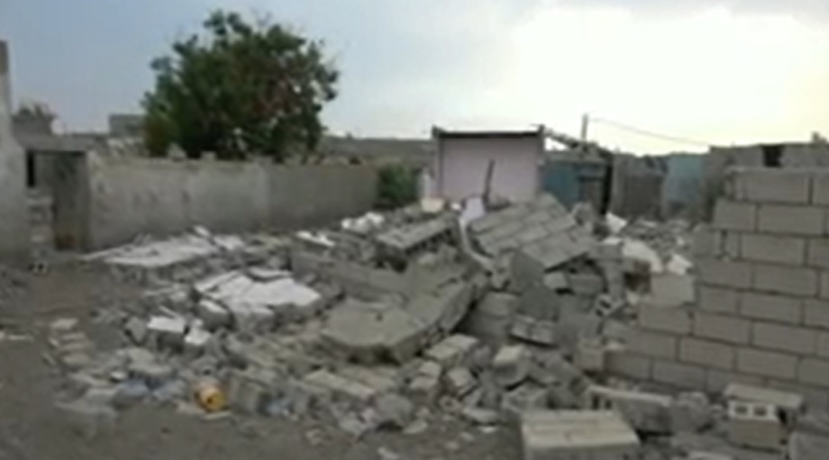الإرهاب الحوثي يهجر مواطني حي كامل غرب اليمن (فيديو)