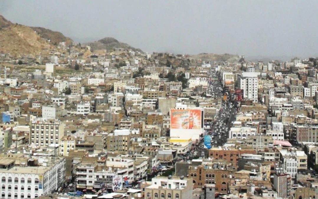 يحدث الآن ...أنفجار عنيف يهز وسط مدينة تعز 