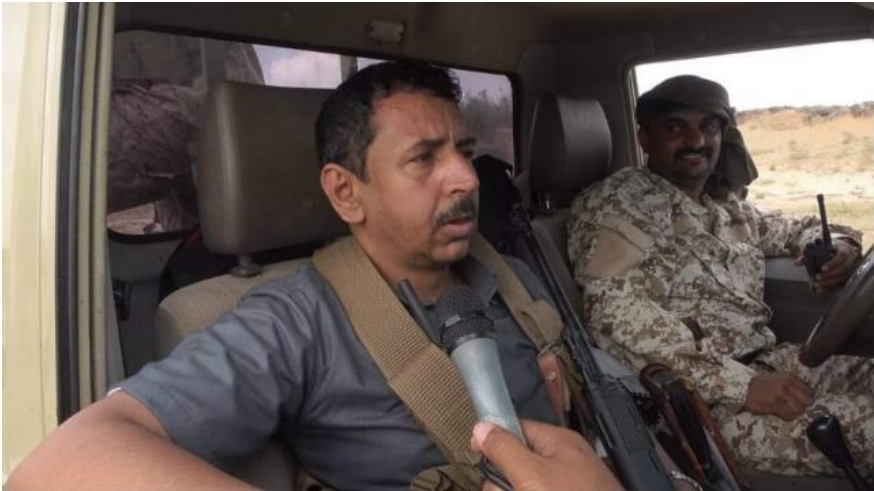 شاهد ...صورة وصفة بالعظيمه لمحافظ محافظة شبوة في الصفوف الأمامية للمعركة