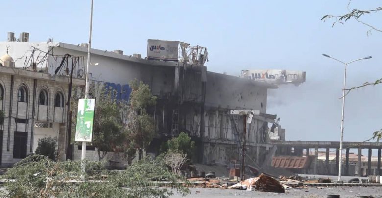 الحوثيون يستهدفون المجمعات التجارية في الحديدة