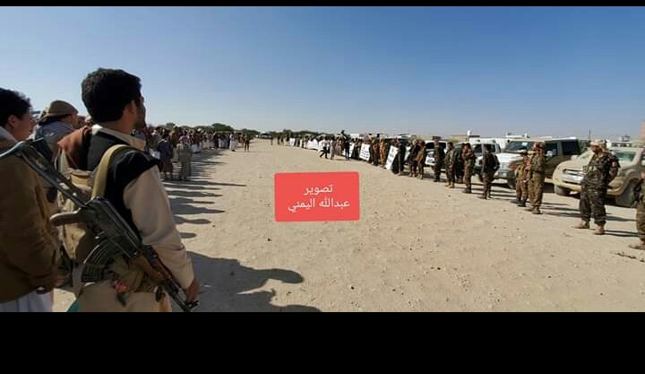 الجوف..وقفة احتجاجية لمنتسبي الأمن والجيش رفضاً لممارسات "خاطئة"