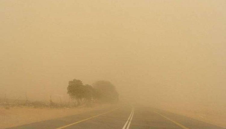 الطقس البارد سيستمر.. الأرصاد يحذر من موجة غبار واسع الانتشار على 14 محافظة يمنية