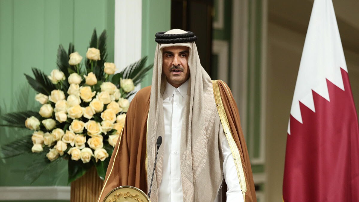 طفلة قطرية تهتف في حضور أمير قطر... وتداول واسع للفيديو