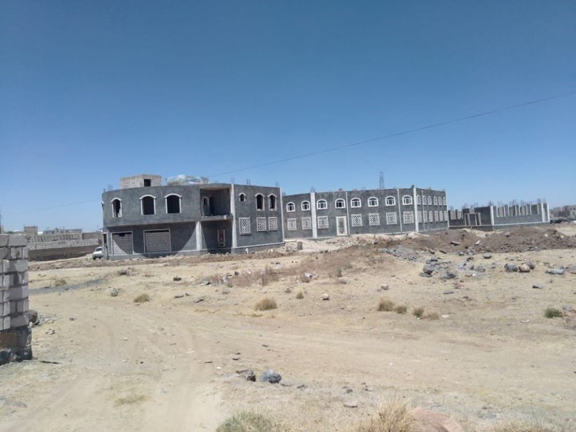 الحوثيون يسيطرون على مسجد للتيار السلفي وسط اليمن (صور)