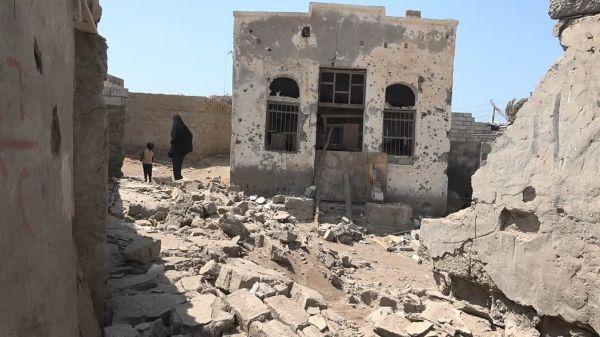 مليشيا الحوثي تفتح نيران الرشاشات والمدافع في الأحياء السكنيه بشكل عشوائي في هذه المناطق