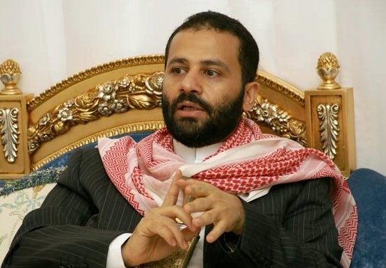 "حميد الاحمر" يوجه رسالة لإدارة بايدن بشأن نية تراجعها عن تصنيف الحوثيين منظمة إرهابية