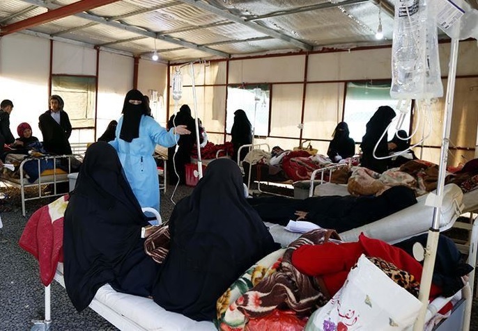 الحوثيون يعلنون دخول القطاع الصحي في مناطقهم "حالة حرجة"