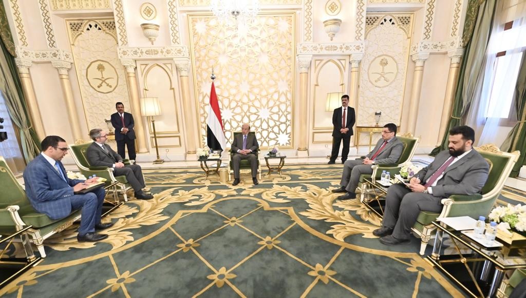 رئيس اليمن يدعو "الاوروبي" إلى دعم حكومته اقتصادياً وبذل الجهود لوقف الحرب