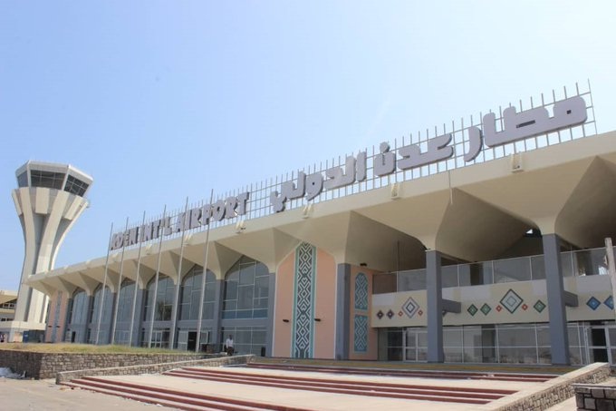 91 عالقا يمنيا في السودان يصلون مطار عدن
