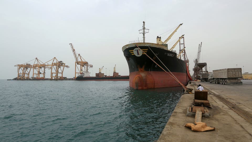 الحوثي يعرقل 5 سفن من الدخول إلى ميناء الحديدة