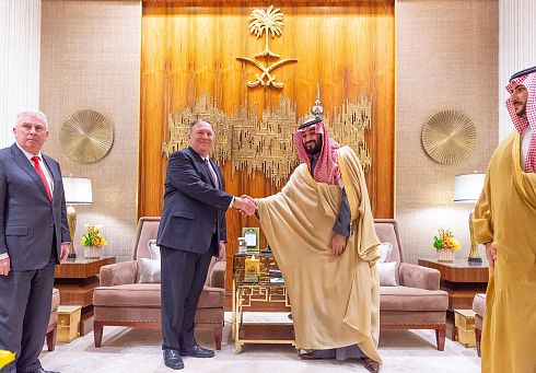 ما علاقة زيارة بومبيو إلى الرياض ومسقط باليمن وماهي الرسائل الموجهة إلى إيران والحوثيين؟
