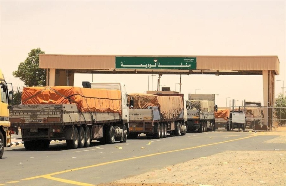 109 شاحنات سعودية تعبر منفذ الوديعة باتجاه 10 محافظات يمنية بينها صعدة