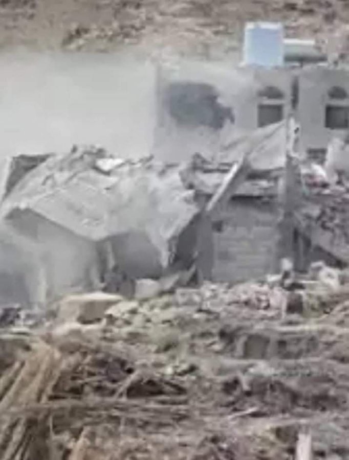 ميليشيا الحوثي تفجر منزل مواطن في مديرية الزاهر غرب البيضاء