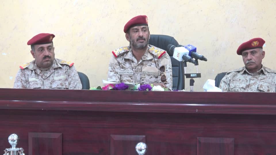 بن عزيز: نخوض أقدس معركة في تاريخ اليمن ضد "أبشع" حركة عنصرية إرهابية