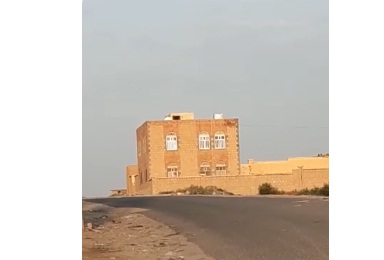 بالفيديو...لحظة تفجير "القاعدة" مستوصف طبي أعدم وصلب فيه الطبيب اليوسفي