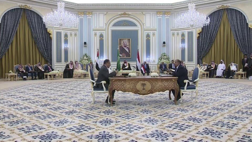 9 مفاوضات واتفاقات "فاشلة" بين الحكومة اليمنية والمتمردين (انفوغرافيك)