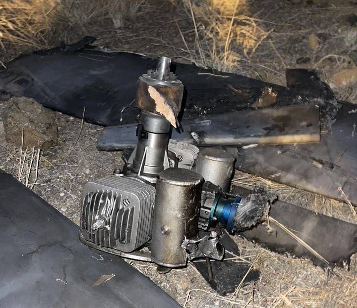 شاهد: لقطات لـ"الطائرات المسيرة الحوثية" عقب إطلاقها على السعودية.. تحولت إلى خُردة تُداس تحت الأقدام 
