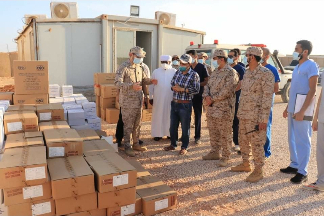 مستشفى قوات التحالف بالمهرة يقدم مجموعة من المستلزمات الطبية لمستشفى الغيضة المركزي 
