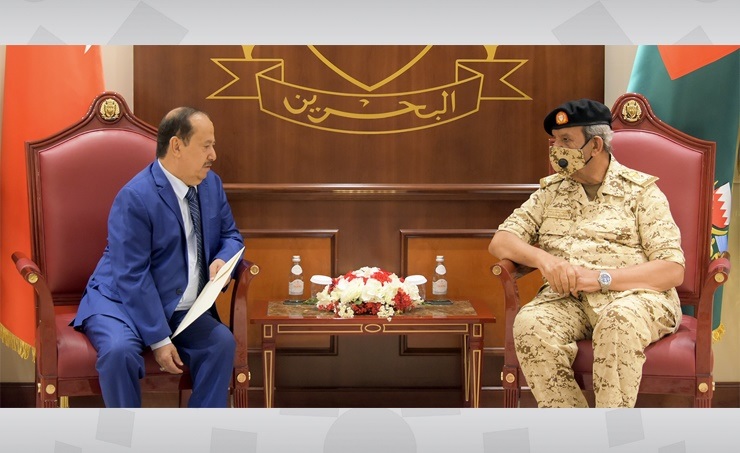 قائد قوة دفاع البحرين يستقبل سفير اليمن