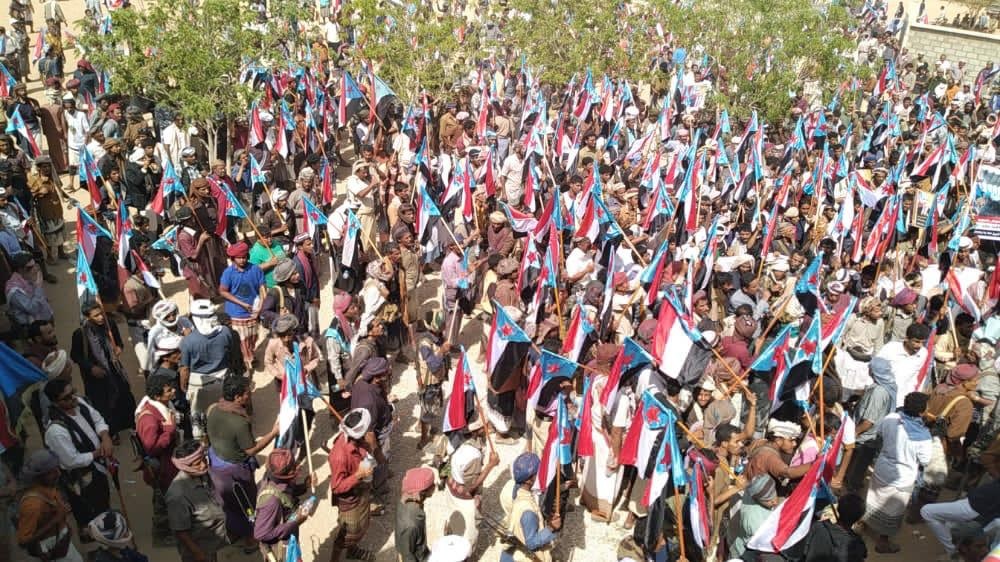 العشرات في شبوة ينظمون فعالية مؤيدة لـ"الانتقالي" ورفض "الشرعية"