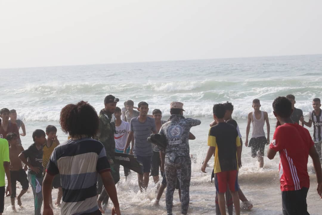 انقاذ شابين من الغرق في حضرموت